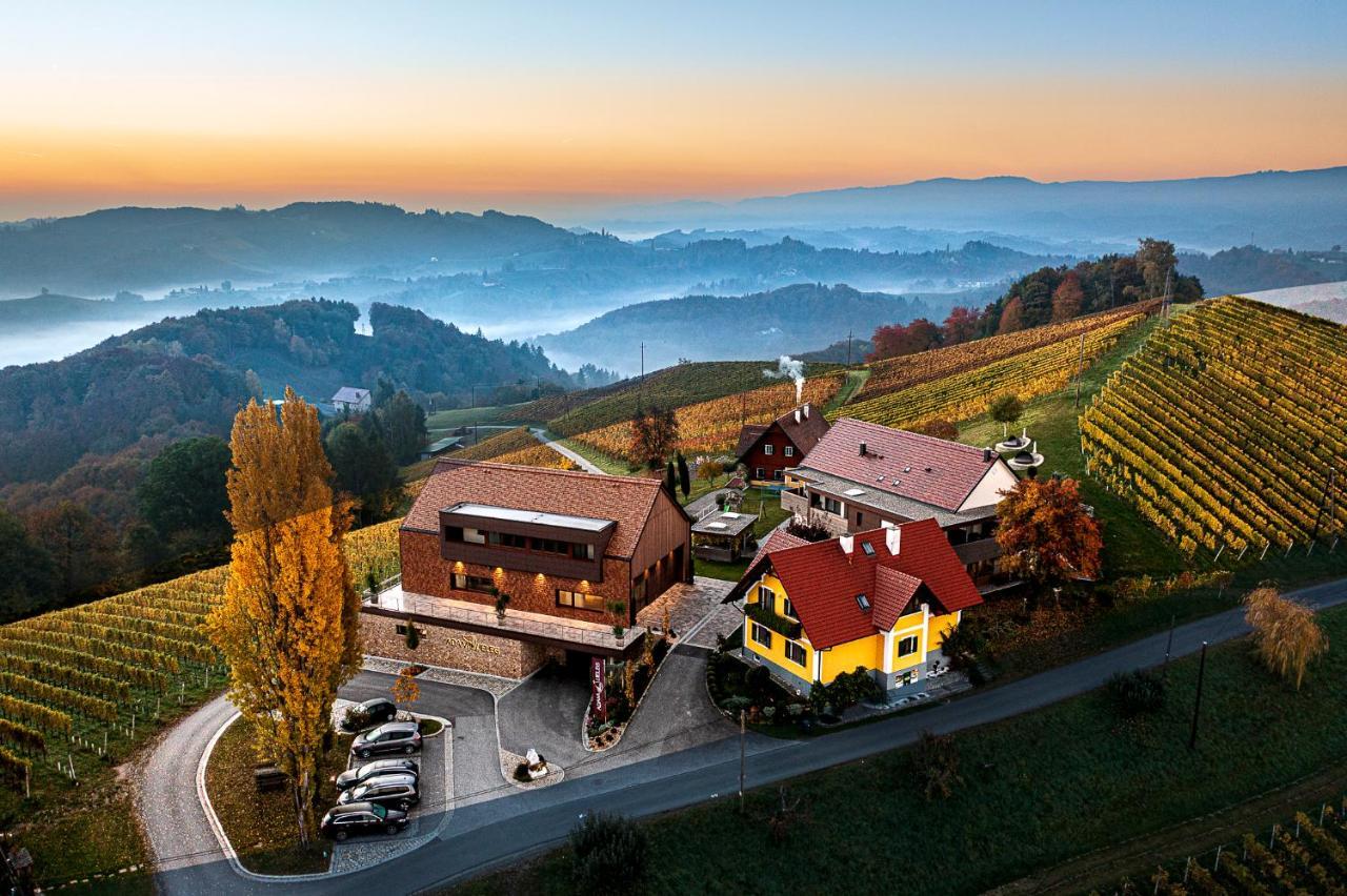 Weingut-Wohlfuehlzimmer Adam-Lieleg Лойчах Экстерьер фото
