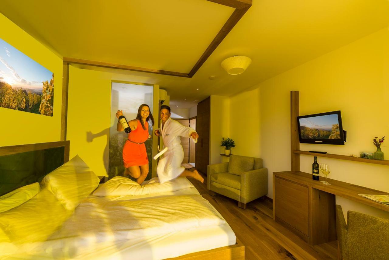 Weingut-Wohlfuehlzimmer Adam-Lieleg Лойчах Экстерьер фото